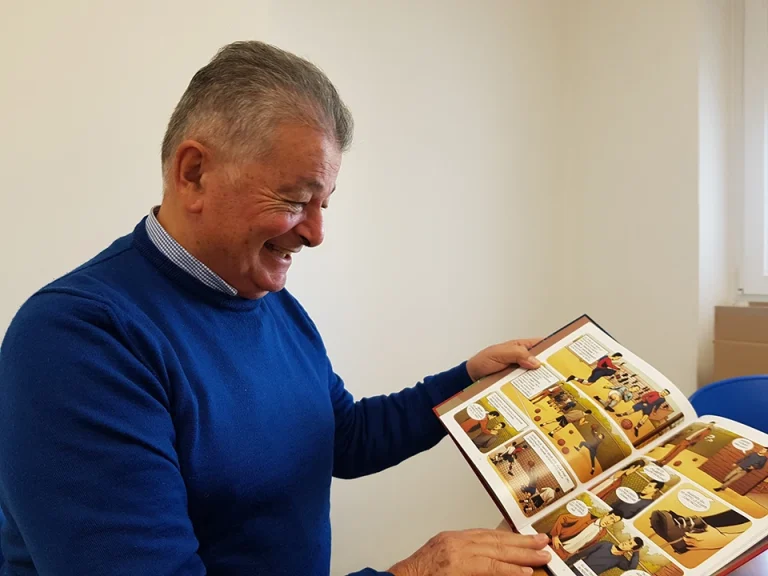 Andrea Fradelloni, figlio del famoso ex calciatore Aldo e nipote di Tonino, citati nel fumetto, legge entusiasta "Un viaggio lungo 100 anni".